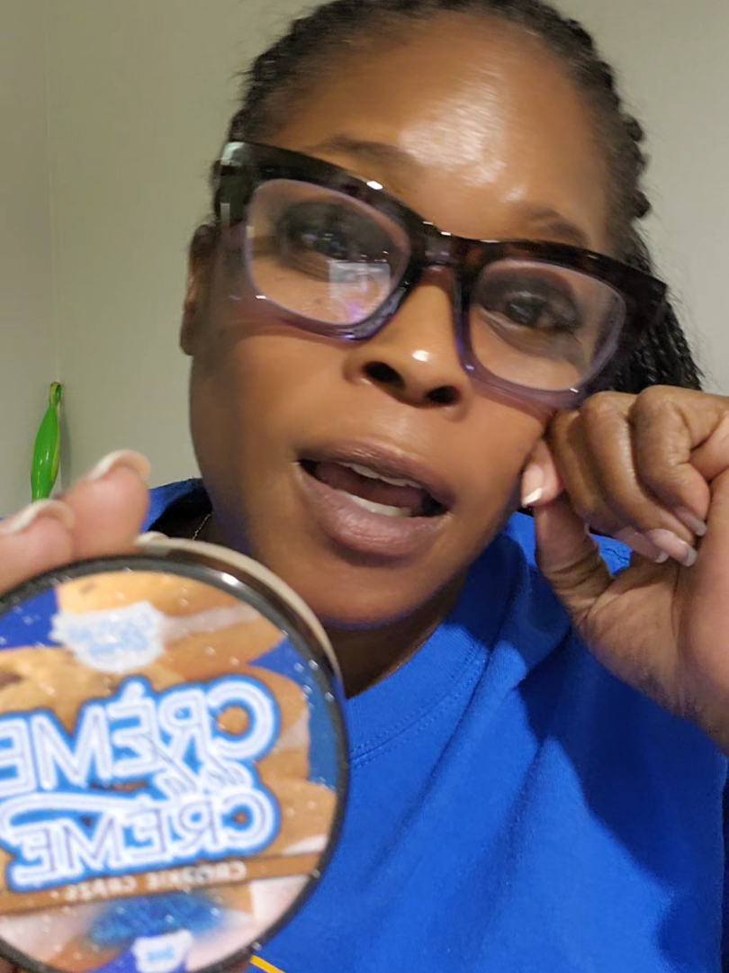 Creme de la creme!! Go get some!! It smells great!! its getting cold out so we need to start moisturized!! #40pluswomen #blackskincare #genx #ttshopdeals #gogetit 