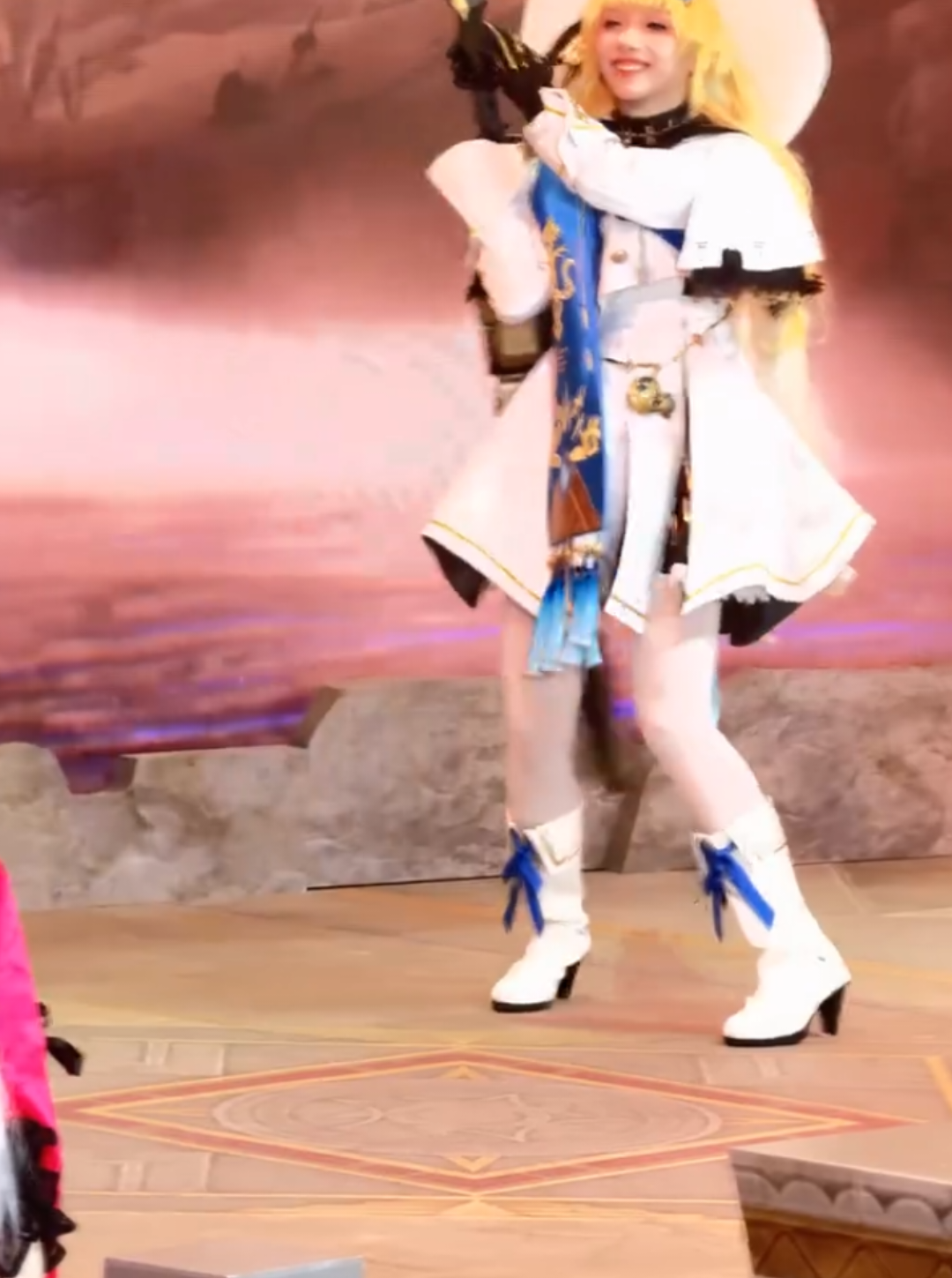 Cuando Phoebe consiguió el arma especial de Zanni #wuwa #cosplayer #wutheringheights #kurofest 