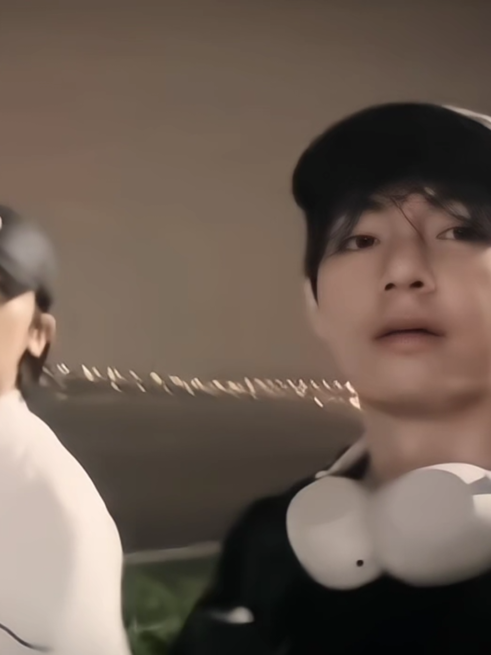 tropahang pogi na rich boys, hobby mag-jogging late night kahit umuulan — ‘di mo na alam kung ulan o kinang ng kapogian nila 'yung kumikislap #taehyung #parkseojoon #parkhyungsik #fyp #foryou 