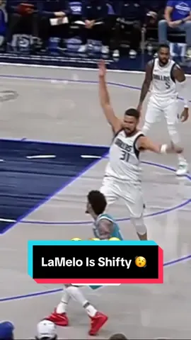 LaMelo got some shift handles 🤌 #NBA #basketball #LaMelo #LaMeloBall #Hornets 
