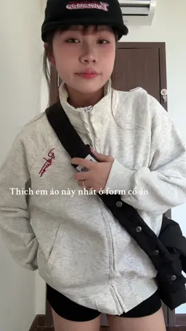 Cổ nó đứng form lắm