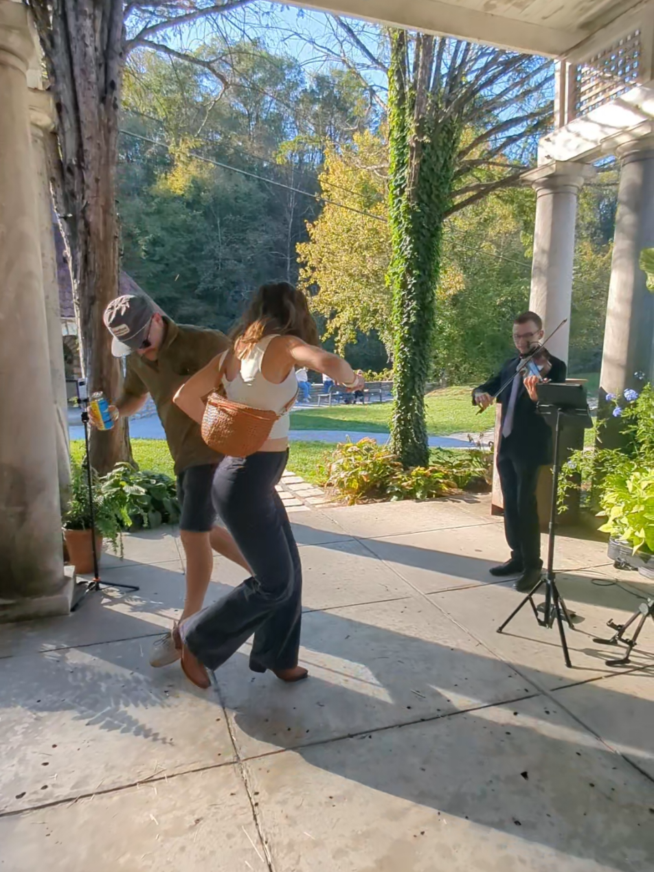 we didn't expect this before our wedding today! 🙂 #fiddle #footshake #dance #irish