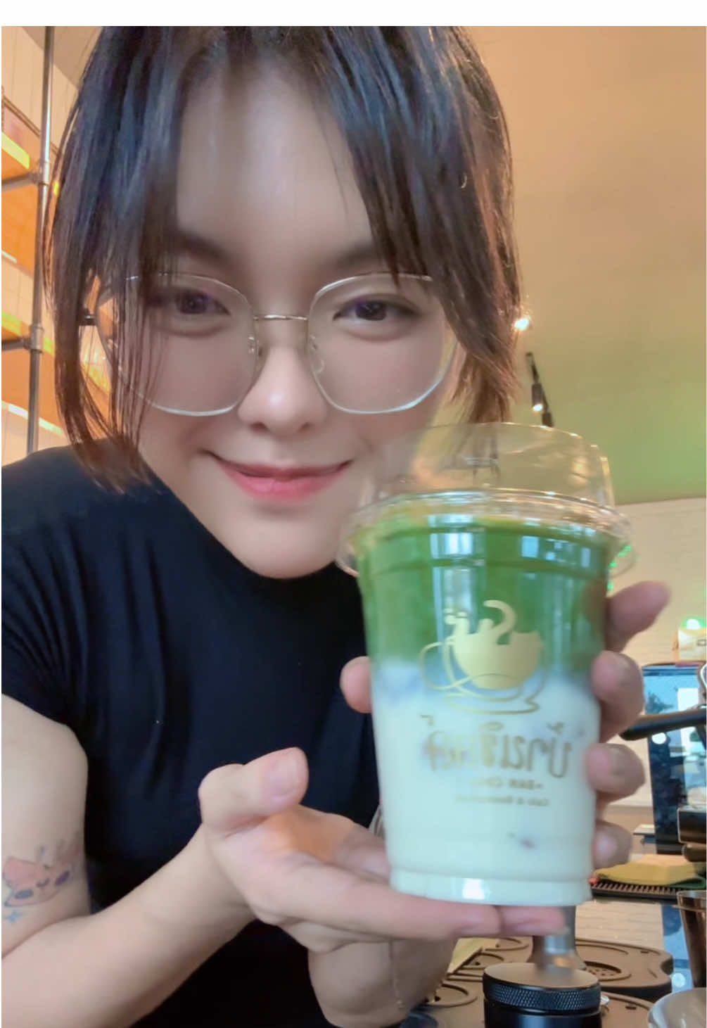 จริงๆมีเยอะกว่านี้ แต่ลูกค้าเยอะมาก ถ่ายทันแค่นี้คั้บ เอามาให้ดูกันเพลินๆ #ผู้หญิง #สตรีมเมอร์ #บาริสต้า #คาเฟ่ 