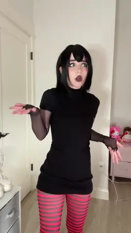 ITS HALLOWEEN SEASON 🦇 #maviscosplay #hoteltransylvaniacosplay #vampirecosplay #hoteltransylvania #mavis 