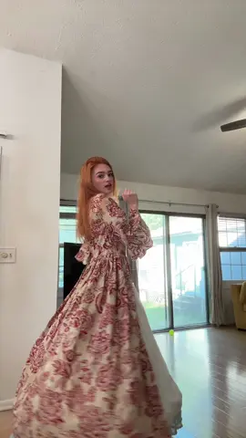 It’s not on right but still BEAUTIFUL #Ginger #cosplay #vintage #single #fashiontiktok 