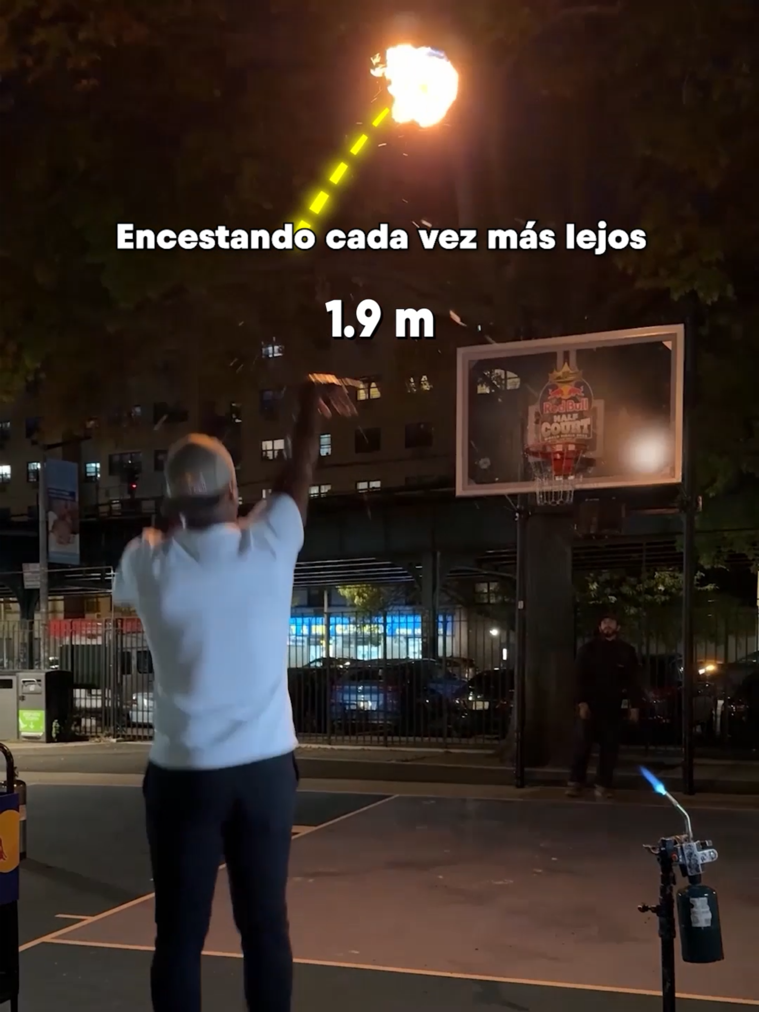 Lo hace ver demasiado fácil 😳 #RedBull #TeDaAaalas #TrickShot