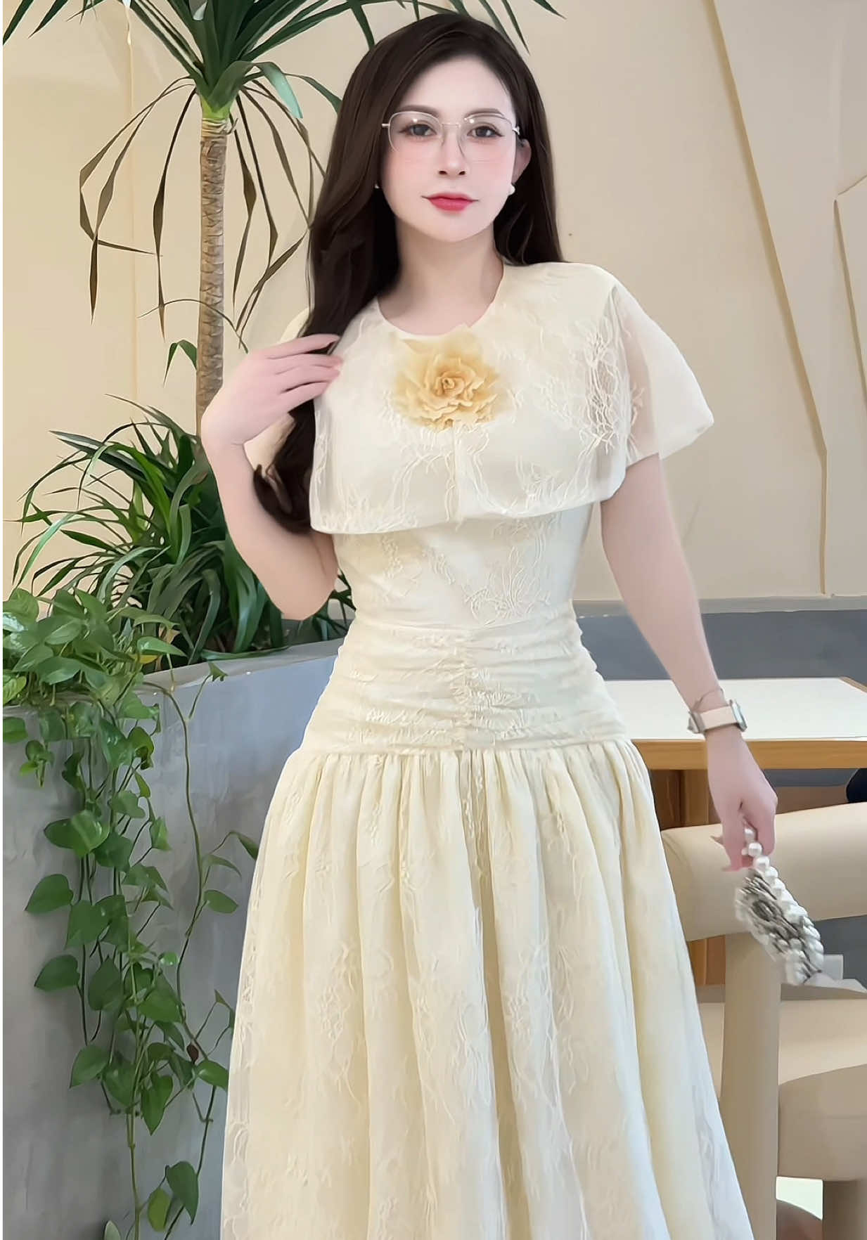 Bạch nguyệt quang đã về 🥰 #xuhuong #lyna_vaythietke #vaydep 