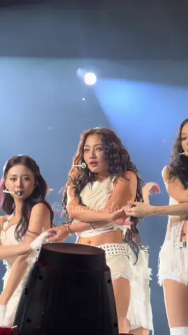 💙twice this is for singapore tour 💛set me free - jihyo fancam park jihyo.. the woman that you AREEEEE #twice #parkjihyo #jihyo #twicejihyo #setmefree 