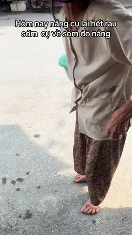 Trua náng cụ hết rau sóm 