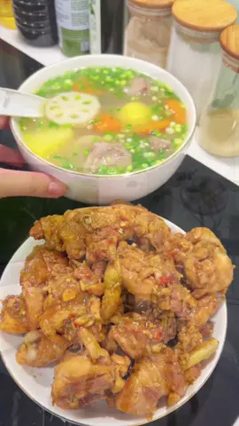 Gà kho sả ớt, canh củ quả hầm xương##