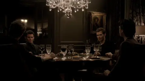 A 4 cadeira já é sua Tefinho #tvdu #elijahmikaelson #klausmikaelson #damonsalvatoreedits #stefansalvatore 