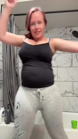 Replying to @MrMikeG she couldn’t keep her eyes off me 🤣