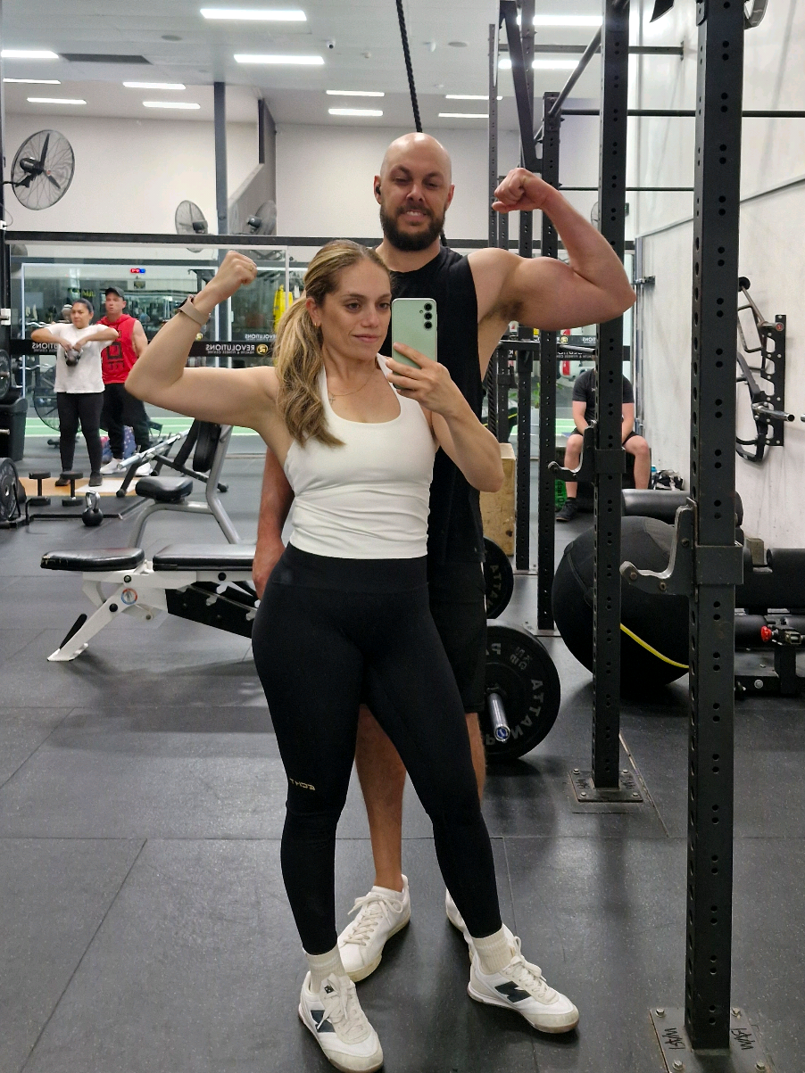 He is the 🦁 to my 🐈‍⬛ #gymcouple #GymTok #GymLife #flex@Juan Par 