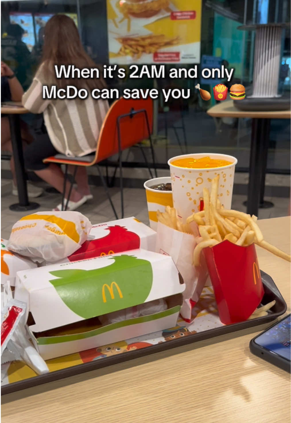 Biglaan lang pero ang sarap ng late night kain 😋 #latenightcravings #mcdonaldshacks #foodtripph 