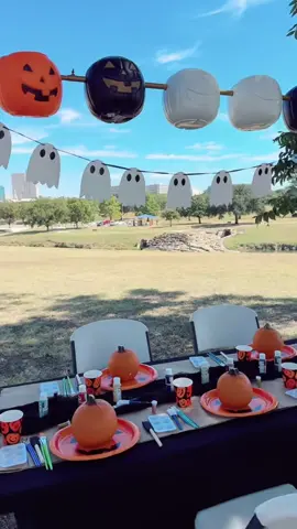Halloween, pumpkin painting, table set up. #pumpkinseason #pumpkinpainting #halloween #diyhalloween 