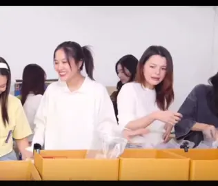 Pulling it out after a long time Becky, whose face turns tomato red and can't do it readily And Freen, who knows she can't do it so just goes ahead and does it herself quickly to get it over with SAROCHA REBECCA HAPPY TIME #FreenBeckyFMinOsaka  #ฟรีนเบค #FreenBecky  #srchafreen #beckysangels 