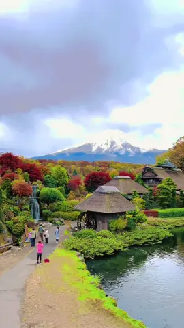 #Làng cổ Oshino Hakkai (忍野八海) là một điểm đến rất nổi tiếng ở Nhật, nằm ở làng Oshino, huyện Minamitsuru, tỉnh Yamanashi — chân núi Phú Sĩ. Dưới đây là thông tin tổng quan và những điểm nổi bật nếu bạn muốn đến tham quan#xuhuongtiktok #trendingtiktok #cuộc sóng nhật bản 