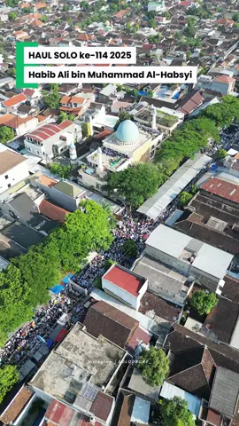 Suasana Haul Solo.  Haul Habib Ali bin Muhammad Al-Habsyi ke 114 Tgl 12 Oktober 2025 Video by @solodrone_  #haulsolo #haulsolo2025 #majelissholawat #majelisazzahir 
