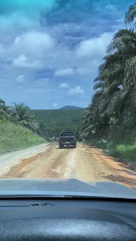 #konvoi #hilux4x4 #pajerosport #innovareborn #kebunsawit #kaltim_tiktok #fyp #bugistiktok 