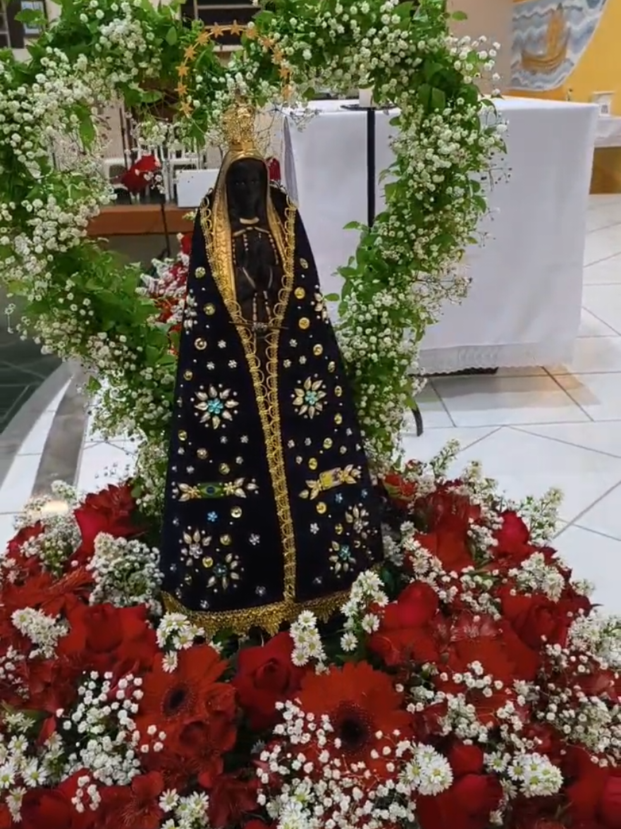 Dia de Nossa Senhora de Aparecida 🙏🏼 Arranjo de Flores Floricultura Sua Flor 🌻  #arranjosflorais  #floricultura #pirabeiraba #suaflor #flores 