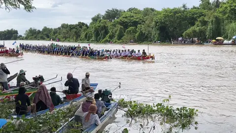 ទូកយើងទៅលេងខាងវត្តពិជ័យរង្សីទេបងប្អូនចំណុះទូកខាងស្រីសទន្លេតូច🥰🥰#ស្រីសសុវណ្ណពេជ្រមុនី #កីឡាលើទឹក🇰🇭🇰🇭🇰🇭 #24hours  #creatorsearchinsights 