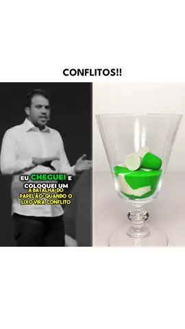 Quando o lixo se transforma em batalha! 🥊 Confira essa disputa épica e descubra como o papelão pode gerar conflitos inusitados. Conteúdo exclusivo de @verdadesdoruyter! 🌍✨