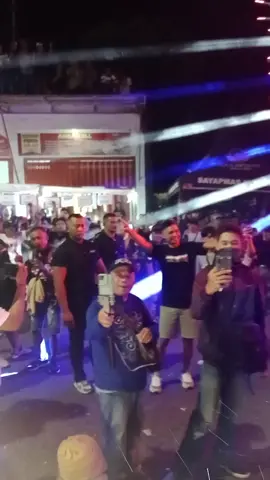 Cak jemar menyapa penonton di karnaval Gampingan @riswanda2mahardika  @mahardikaproaudio0  #horegmania_official #horegjawatimur #karnavalsoundsystem #fypシ゚viral #soundviral 