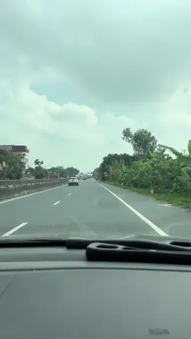 Biển báo cắm như này bảo sao thị lực cứ phải 10/10 #giaothong #antoangiaothong #giaothongvietnam #xuhuong #laixeantoan 