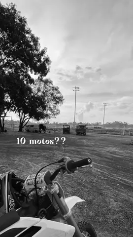 10 mujel😍✈️#motos #yz125 #crf #ktm #motocross 