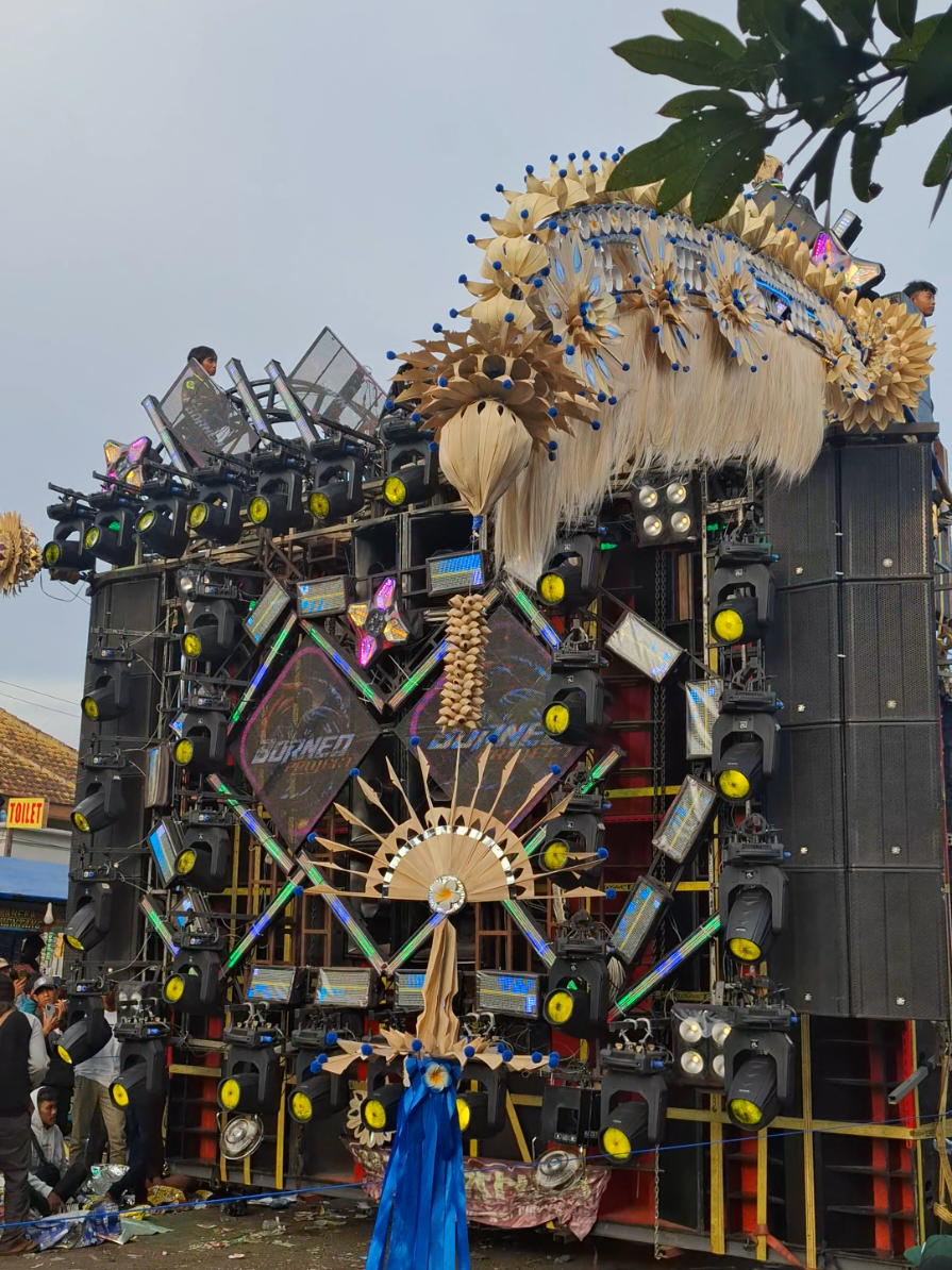 riswanda cak wan tembus isuk karnaval gampingan pagak @riswandaofficial1 @ricoajaa_  #karnavalgampingan #riswandacakwan #fyp #radiatorisback #gampingancarnival2025 