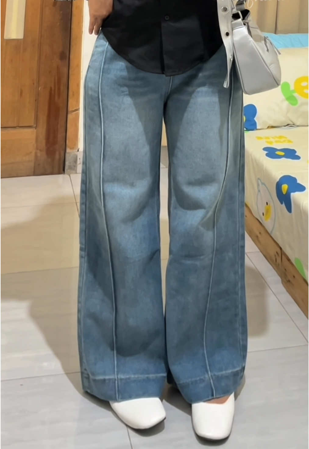 Jeans yang bikin kaki keliatan jenjang #jeans #celanajeans #jeanswanita 