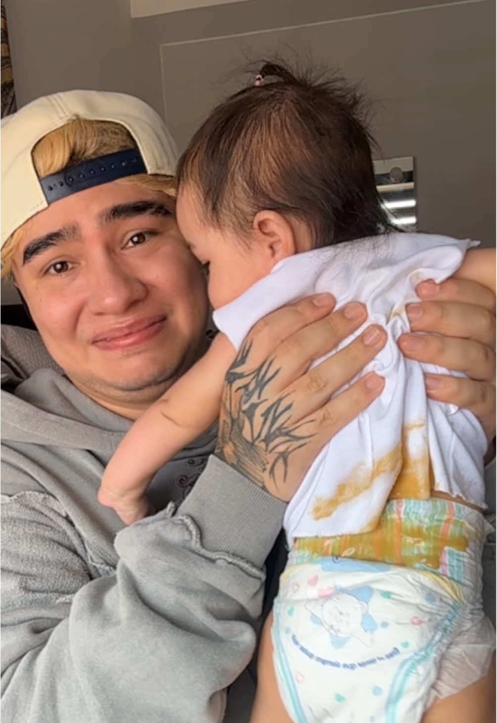 No sé cambiar pañales 😭💔 @Nicole Bernal 