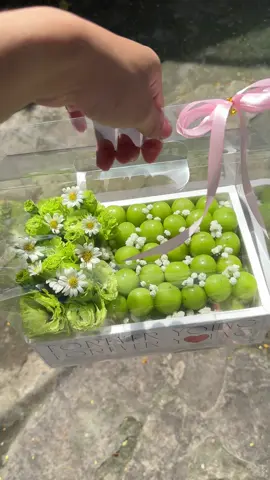 Hộp hoa nho nhập khẩu với vibe xanh mướt, giòn rụm. Món quà 20/10 ý nghĩa dành tặng người thân mà bạn không nên bỏ lỡ năm nay 🍇🍇🍇 #simeflorist #simeflowers #traicay 