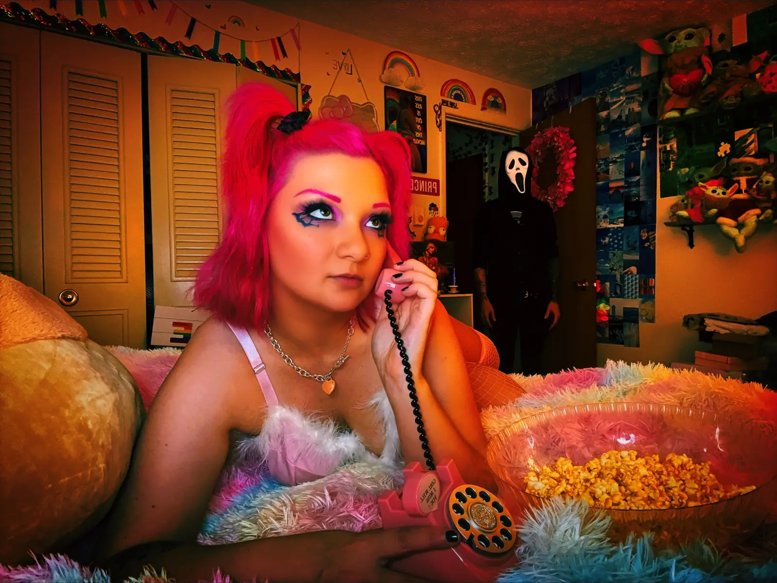 Had to hop on this trend 🖤 #ghostfacetrend #ghostface #noaineeded #scream #halloween #diyphotoshoot #diyphotography 