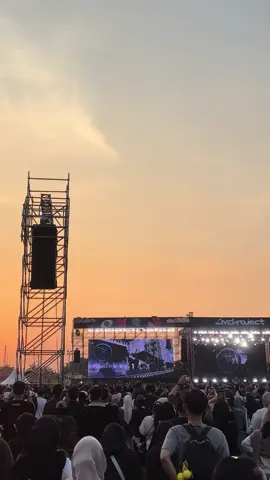 .Feast + sunset #feast #hindia #liveprojectsemarang #fyp #semarang 