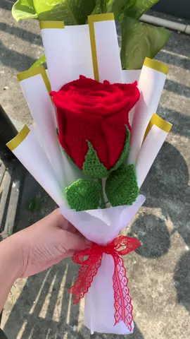 ~Single rose bouquet ❤️ #crochetbyher #crochetrose #crochetbouquet #fyp 