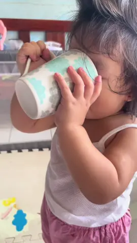 My baby loves water! She drinks it and says 'ahhh' like she's super thirsty and finally satisfied #bibongbata #baby  #babylove #fyp 