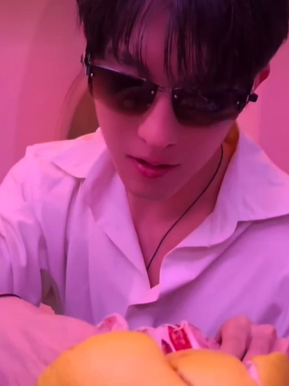 พี่แมวเป็นผู้เชี่ยวชาญปอกส้มโอบนเครื่อง #abodesire #kipukaqiu #huangxing #oceanjiang #peien 