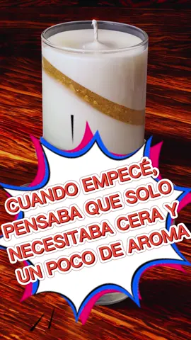 ¿Sabías que una mala temperatura puede arruinar tu vela?  🕯️La diferencia entre una vela común y una profesional está en los detalles: temperatura, mezcla y precisión 🎯. Hoy te muestro cómo hacer una vela de abundancia dorada paso a paso 🌟👇 🧂 Ingredientes: 1️⃣ 180 g de cera de soya blanca 2️⃣ 20 g de cera transparente 3️⃣ Glitter dorado ✨ 4️⃣ Papel de oro desmenuzado 5️⃣ Mecha de algodón 6️⃣ Vaso circular o copa ⚗️ Preparación: 1️⃣ Derrite ambas ceras entre 50 °C y 60 °C. 2️⃣ Coloca el vaso sobre granos para mantenerlo inclinado y pega la mecha. 3️⃣ Vierte la cera blanca hasta la mitad y deja solidificar. 4️⃣ Mezcla glitter ✨ y papel de oro con la cera transparente, y agrégala encima. 5️⃣ Finaliza con la cera blanca restante. Obtendrás una vela que brilla como el oro 💫, perfecta para atraer abundancia. Comenta QUIERO si alguna vez intentaste hacer velas y guarda este video 🔥. #velashandmade #velasartesanales  #velasaromaticas #candlemaker #velasdecorativas #jabonesartesanales  #soaplove #emprendimientocreativo  #velasartesanais  #handmadewithlove  #cursodevelas #emprenderdesdecasa #hechoconamor 
