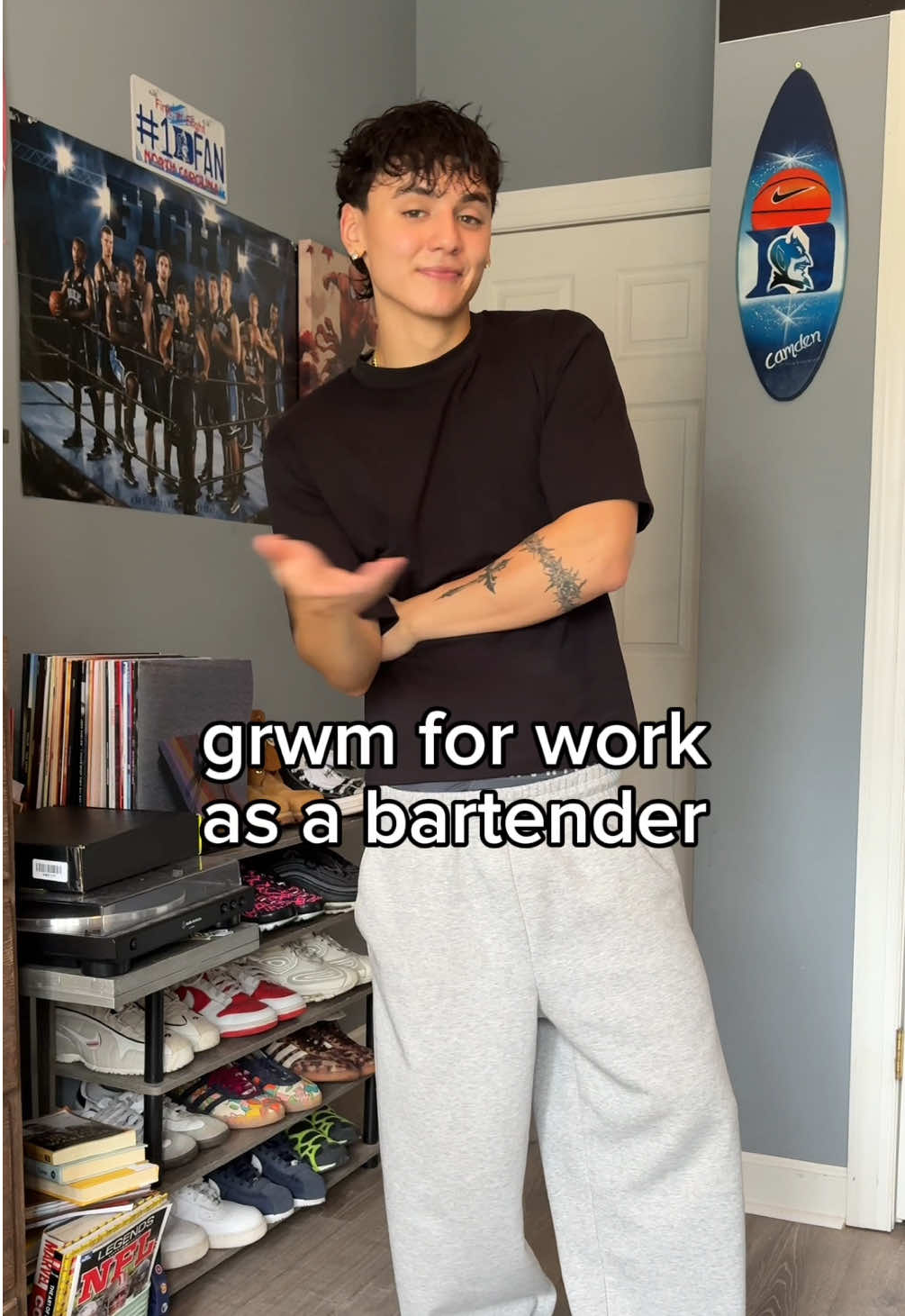 chat how we lookin? #bartender #outfit #fashiontiktok #outfitinspo #grwmforwork @Dr. Martens @River Island @faithbyluis 