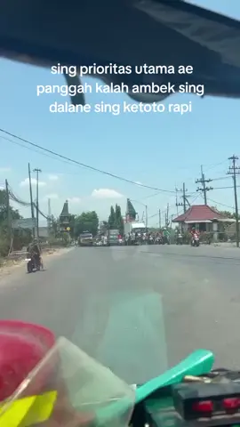 bener ora bolo ??  #fypシ゚ #damkarhits #pelayanmasyarakat24jam #pasuruan24jam #utamakanperjalanankereta 
