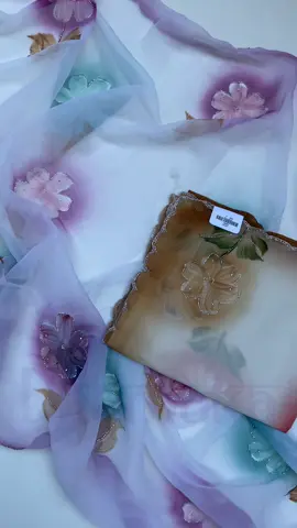 💬For price & details, kindly DM us or check in website!  WhatsApp: 9825813198 We deliver worldwide.🇦🇺🇬🇧🇺🇸🇯🇵🇳🇵 #globalsaree  #wholesalesarees #sareestoreinnepal #bestsareestore #bestsaristoreinnepal    