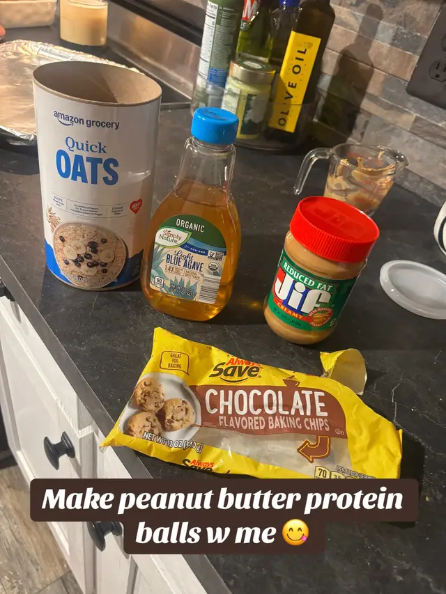 Easy healthy snack #peanutbutter #peanutbutterballs #oats #agave #fyp 