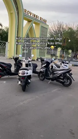 kamu ngejar polisi?polisi aja ngejar aku🤣 #fyp #masukberanda #polisi #anakmotor #ktstyle 