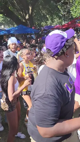 HOMECOMING WEEKEND @LSU @LSU Tigers PURPLE RAIN 🌂 ☂️ ☔️ 🌂🌂☂️☔️☔️☂️ SHITTTTT 💜💛💜💛💛💛💛💜 I LOVE IT HERE LETS GOOOOOOOOOOOO 🏟  HOMECOMING WEEKEND 💛💜💛💜💛 LSU Football LSU Fans LSU Football Fans I AM THE ITALIAN GUY 🇲🇽 MEANZINNI 🇲🇽 AND THE PHOTOGRAPHER 📸 BEHIND THE CAMERA 📸 ZINNI 🇲🇽 MODELS WANTED 👚