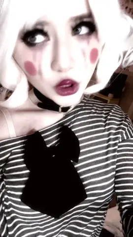 HUG MEH!! (づ≧−≦)づ♡ #marionette #marionettefnaf #marionettefnafcosplay #fnafcosplay #cosplayer 