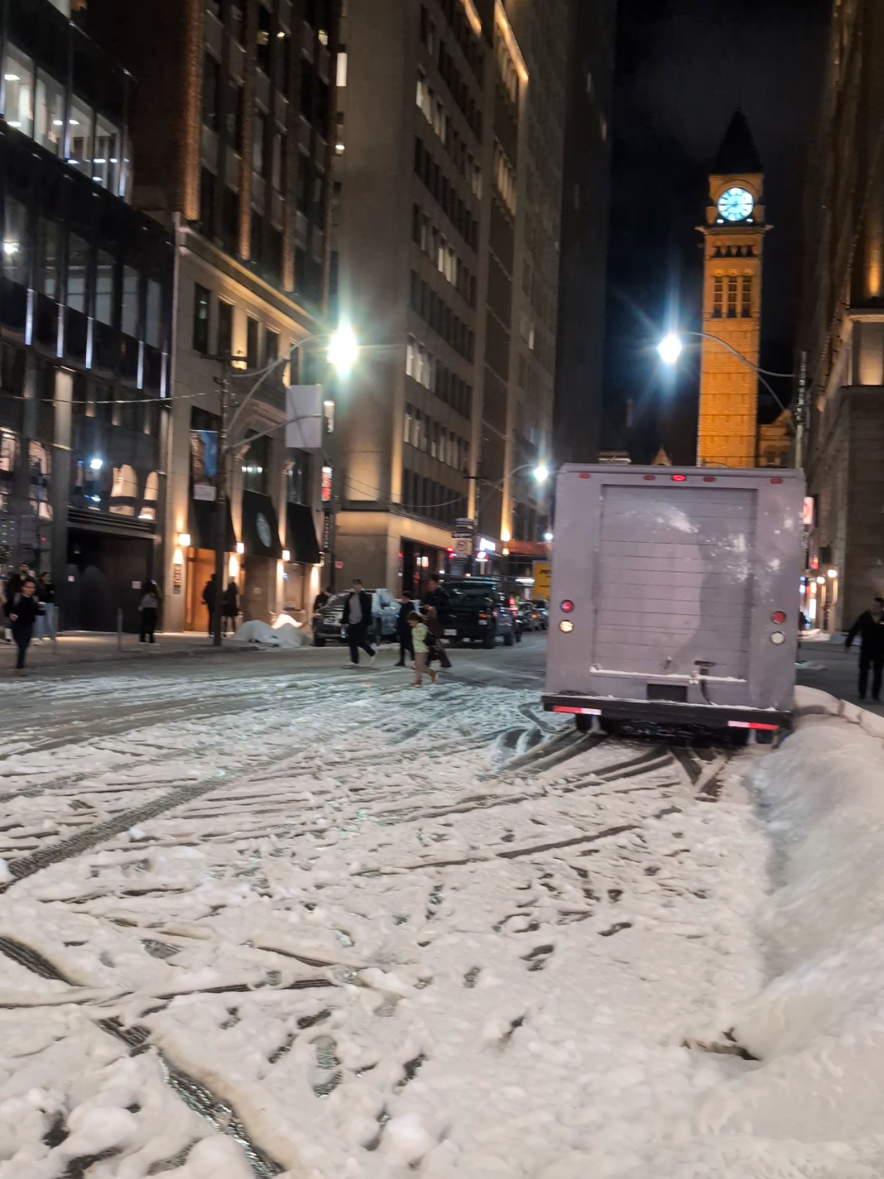 They should rename it Film Street — Bay Street is the best for shooting scenes! 🎥✨😎 #hollywood #baystreet #toronto #torontolife 