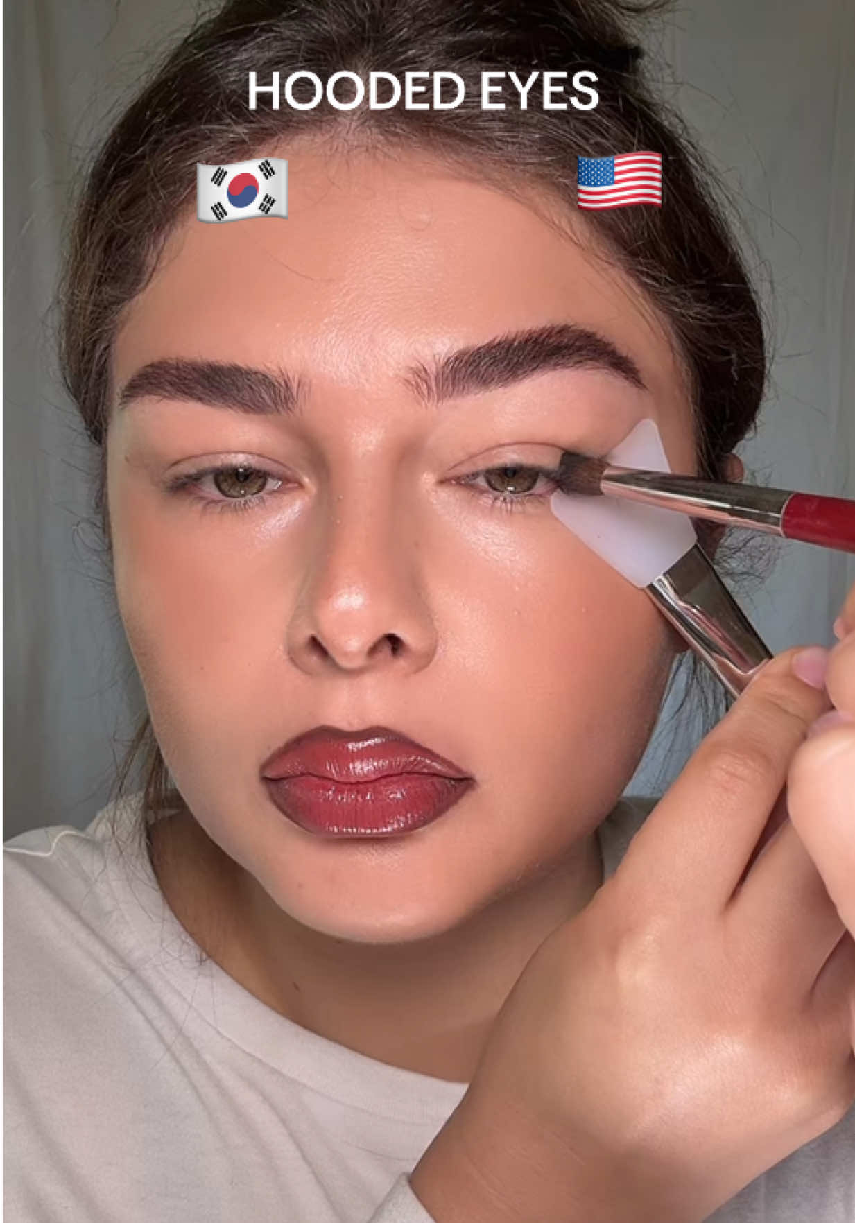 Which one hooded eyes makeup u like more ? #BeautyTok #beautyhacks #fyp #beauty #fy 