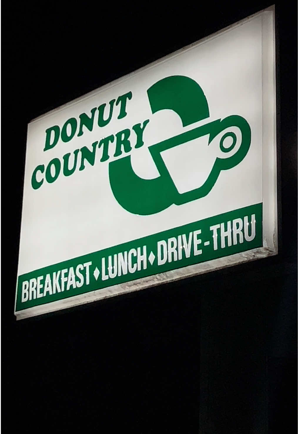 Saturday Night Donuts @doco #donutshop #donuts 