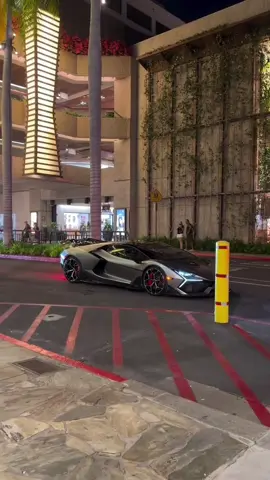 Revuelto 😯💥🔥🔥 #lamborghinirevuelto #hypercar #v12 #fyp #fypage 